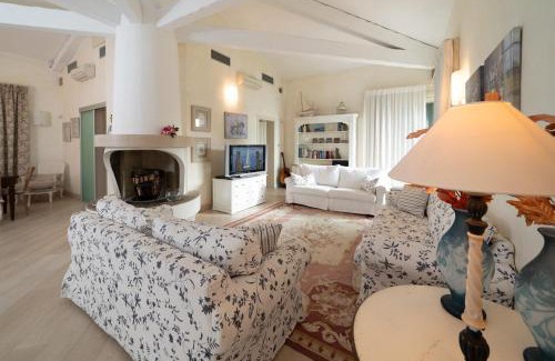 Gralaoni-Pralesi-Cisano Villa | VILLA INFINITY - Regarda Travel