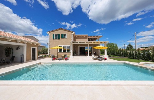 Kringa Villa | Villa Jakob: A Luxurious Oasis with a Private Pool and Sauna in the Heart of Istria