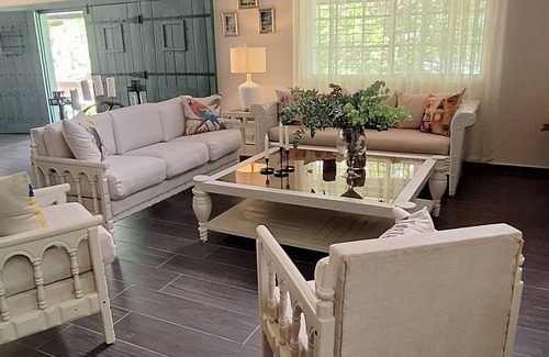 Constanza Cabin | ​Villa Janet: Un Hogar Familiar Único y Acogedor.