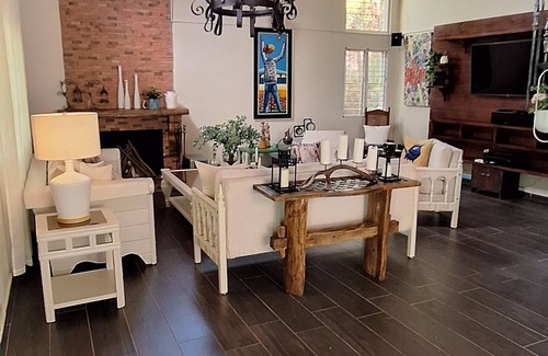 Constanza Cabin | ​Villa Janet: Un Hogar Familiar Único y Acogedor.
