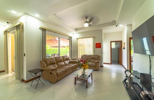 Esterillos Oeste Villa | Villa Jardin By Vacation Pura Vida