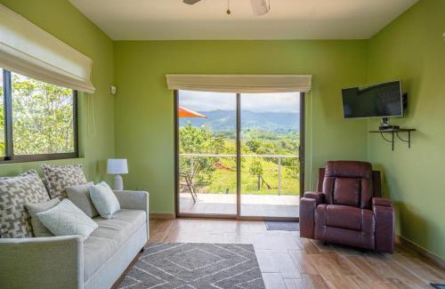 Parrita House | Villa Kiskadee - Beautiful Mountain Views with Private Pool