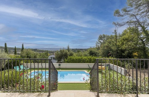 Pierrevert Villa | Villa L'Aube - Four Bedroom Villa, Sleeps 8