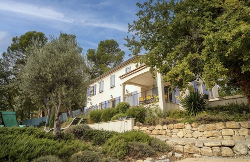 Pierrevert Villa | Villa L'Aube - Four Bedroom Villa, Sleeps 8