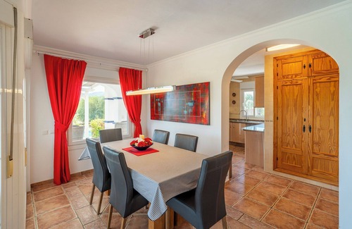 Vinuela Villa | Villa Las Alondras with Lake and Mountain View, Pool, Garden & Wi-Fi