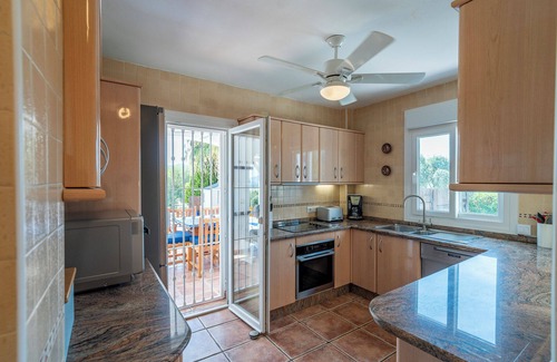 Vinuela Villa | Villa Las Alondras with Lake and Mountain View, Pool, Garden & Wi-Fi