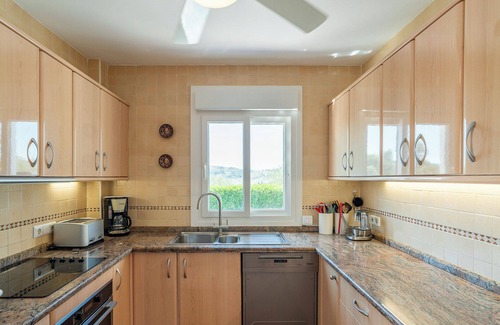 Vinuela Villa | Villa Las Alondras with Lake and Mountain View, Pool, Garden & Wi-Fi