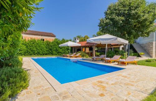 Imotski Villa | Villa Lavandis with Jacuzzi and 50m2 Pool
