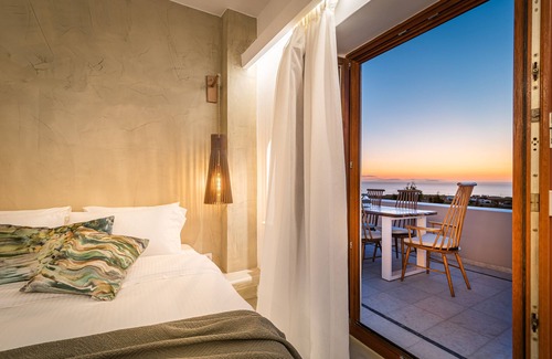Kamari House | Villa Leon