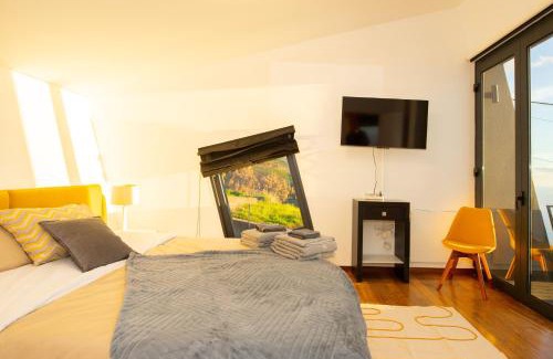 Faja da Ovelha Villa | Villa Leonor Cliffside Retreat