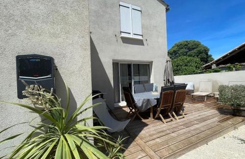 Saint-Etienne-du-Gres Villa | Villa Les Cigales en Provence