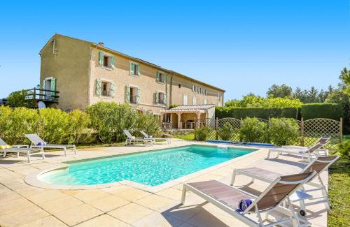 Azillanet Villa | Villa Les Juliannes by Villa Plus