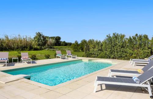 Azillanet Villa | Villa Les Juliannes by Villa Plus