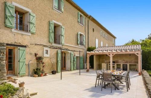 Azillanet Villa | Villa Les Juliannes by Villa Plus