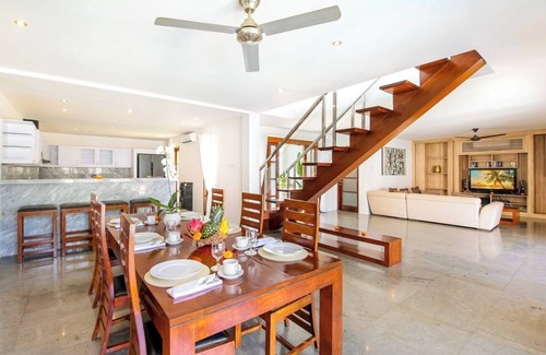 Sunset Road Villa | Villa Lilja