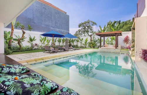 Sunset Road Villa | Villa Lilja