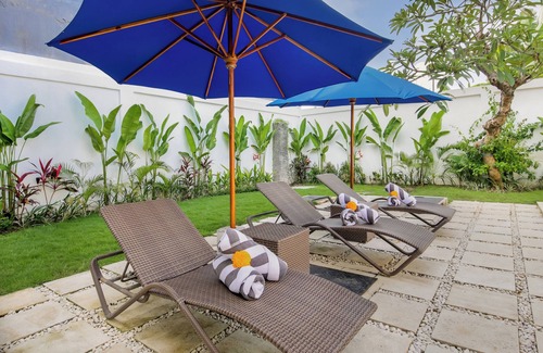 Sunset Road Villa | Villa Lilja