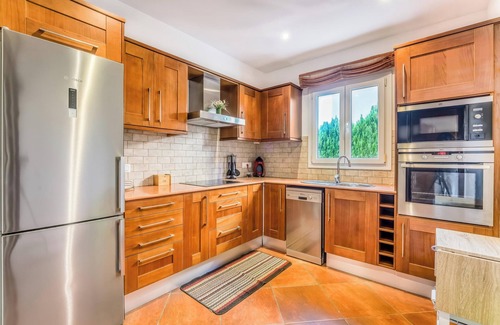 Son Blanc Villa | Villa "Lorena" with Pool, Garden & Wi-Fi