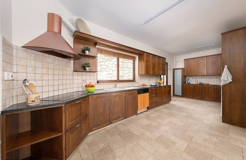 Letymvou Villa | Villa Louna, Letymbou - a private villa that sleeps 8 guests in 4 bedrooms