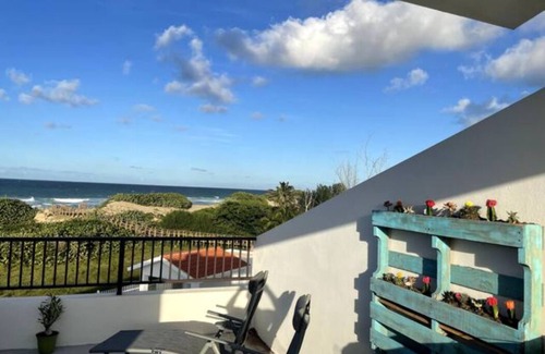 Bajura House | Villa Luna at Marbela Casa de Playa