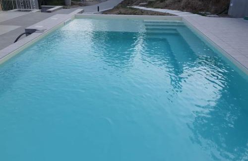 Albisano Apartment | Villa Malù - APT Amalia - Piscina e vista lago