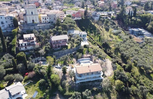 Albisano Apartment | Villa Malù - APT Luisa Piscina e vista lago