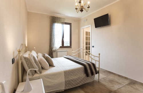 Sassari Bed & Breakfast | Villa Malvasio Pool and Jacuzzi Room Sassari