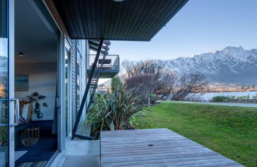 Frankton Apartment | Villa Mantra- Free Parking- AC- Direct Lake Access