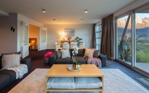 Frankton Apartment | Villa Mantra- Free Parking- AC- Direct Lake Access