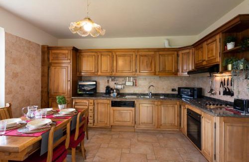 Aosta Apartment | Villa Mara - Aosta - 200 mq - WiFi - Jacuzzi - Parcheggio - Giardino