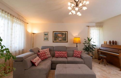 Aosta Apartment | Villa Mara - Aosta - 200 mq - WiFi - Jacuzzi - Parcheggio - Giardino