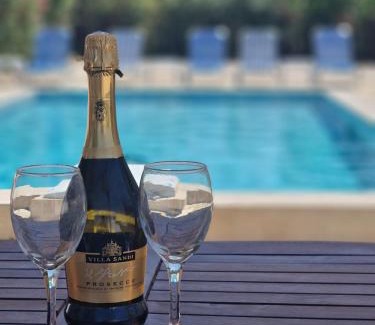 Neromilos Villa | Villa Mari