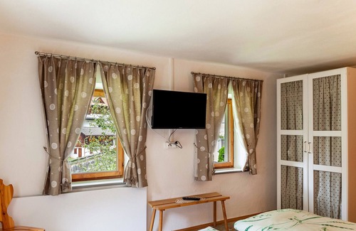 Anras House | Villa 'Maria' with Mountain View, Private Terrace and Wi-Fi
