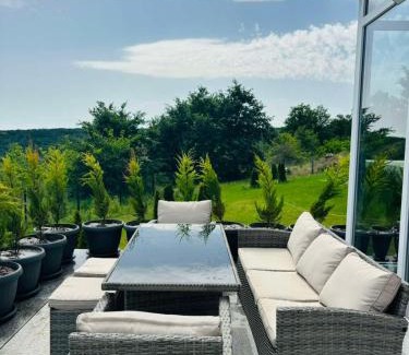 Avren Villa | Villa MARRON