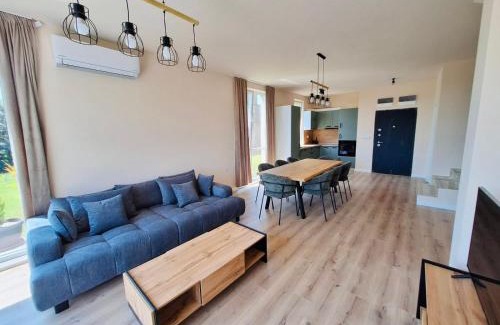 Avren Villa | Villa MARRON