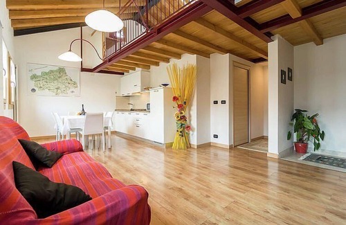 Miane House | Villa Marsica C: A welcoming two-story apartment immersed in a splendid landscape, in the heart of a wonderful little town, with Free WI-FI.