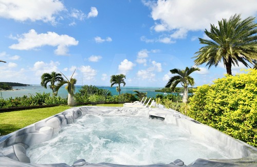 Trou d'Eau Douce Villa | Villa Maya overlooking the bay, Jacuzzi, jetted bathtubs, pool table