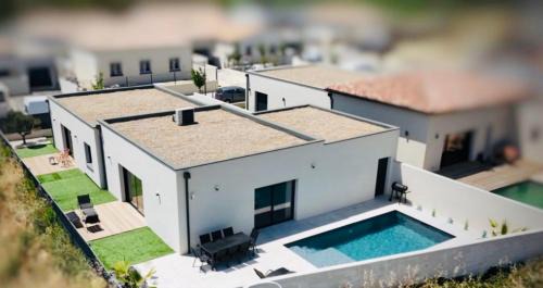 Pennautier Villa | Villa moderne privée avec piscine, vue montagne 3 chambres