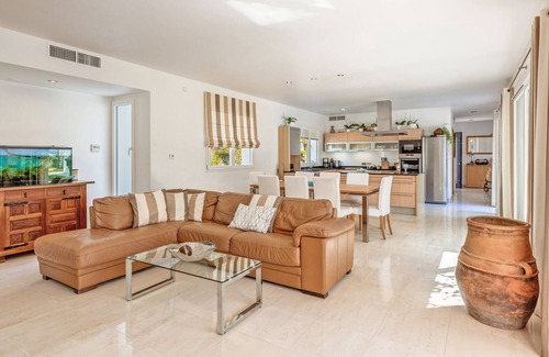 Cala Serena Villa | Villa 'Mon Obert' with Sea View, Wi-Fi and Air Conditioning