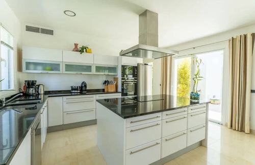 Cala Serena Villa | Villa 'Mon Obert' with Sea View, Wi-Fi and Air Conditioning