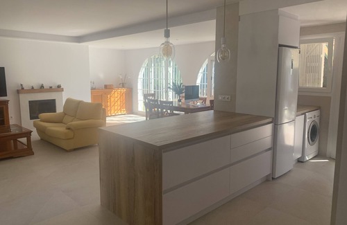 Muchamiel Ski Chalet | Villa Near The Sea (Less Than 200 Meters) With Private Pool.