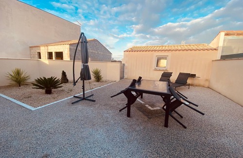 Rochefort House | Villa near the town center, close to shops and beaches