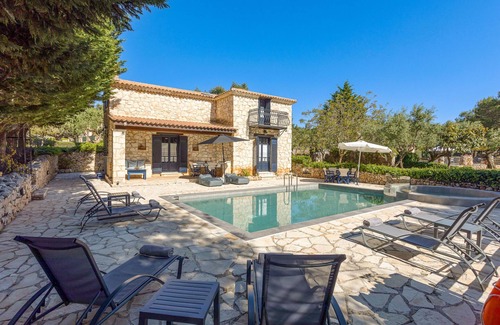 Agia Marina Villa | Villa Niovi Aresti with private pool