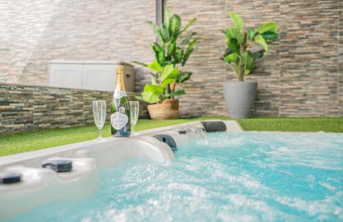 Sainte-Suzanne Villa | Villa Noé - Famille, détente et Jacuzzi - Wiskeys