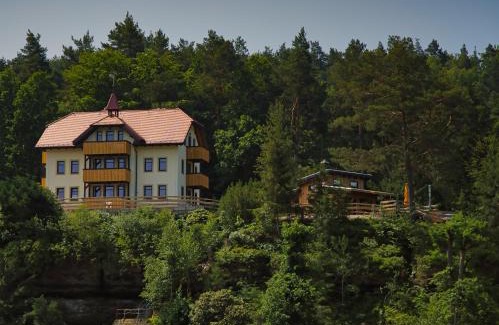 Niederrathen Apartment | Villa Oben im Sandsteinidyll