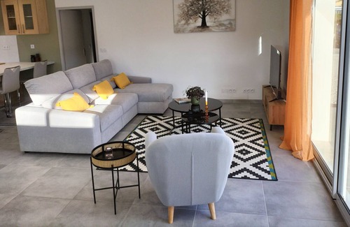 Camaret-sur-Aigues House | VILLA of 100 m2 new (2023) in a small Provençal village