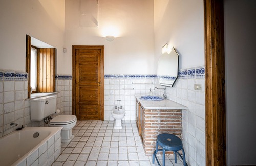 Milo Villa | Villa of Character with Pool and Private Park