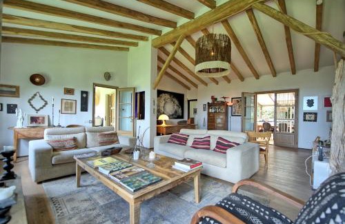 Pietrasanta Villa | Villa Oliveta by PosarelliVillas