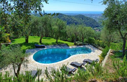 Pietrasanta Villa | Villa Oliveta by PosarelliVillas