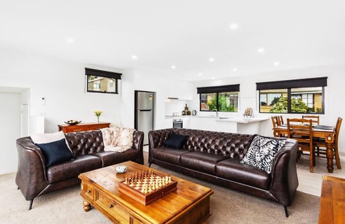 Lauderdale Villa | Villa on the bay - 5 min walk to the beach